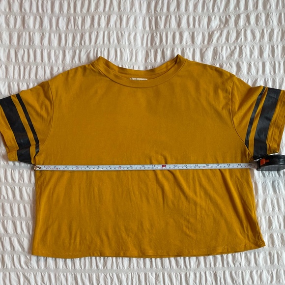 🌟Heart & Hips Yellow Cropped T-Shirt Size Large | Striped Sleeve Varsity Style - Picture 5 of 5